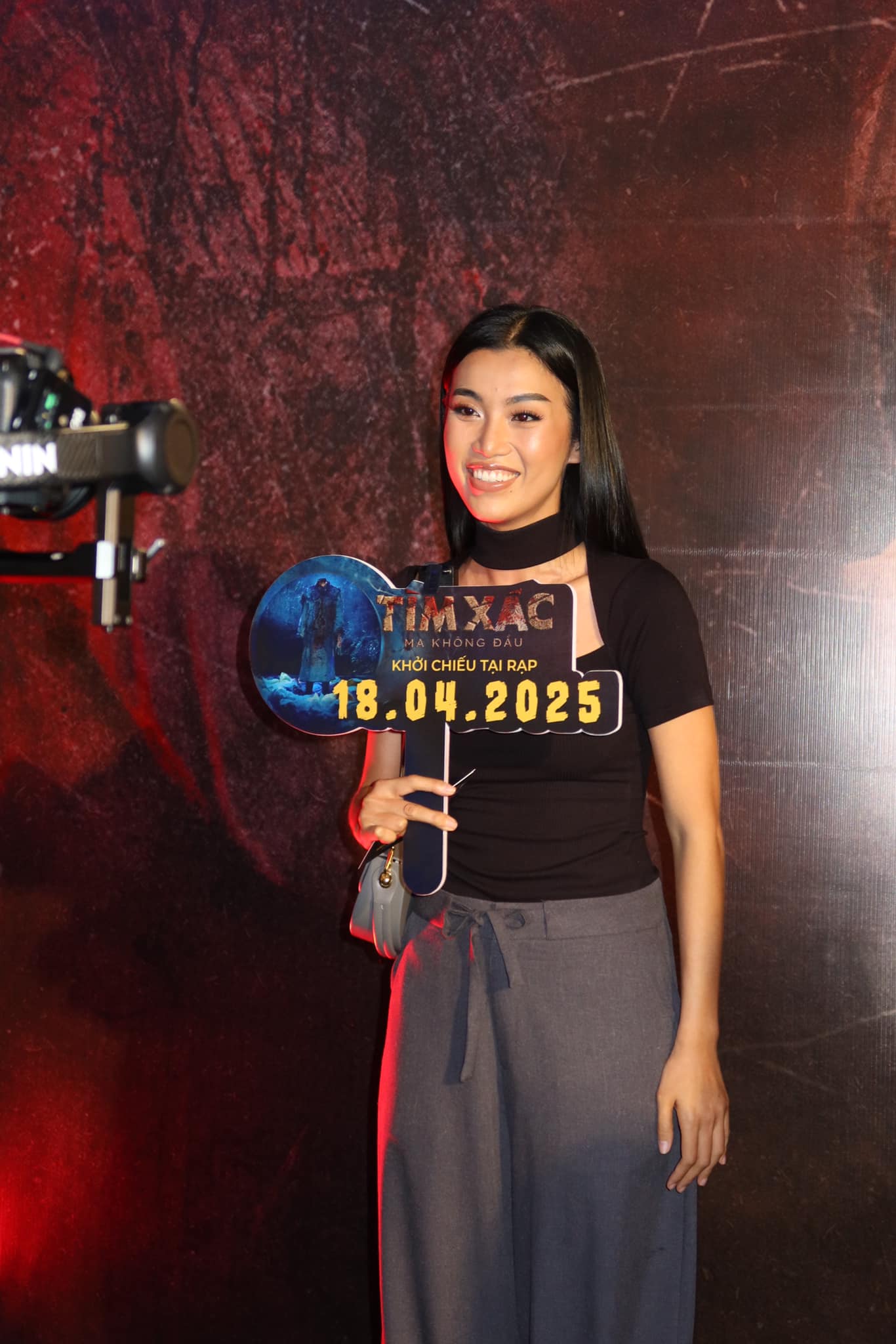 Dự buổi ra mắt phim Tìm Xác cùng Cổ Ngân nha