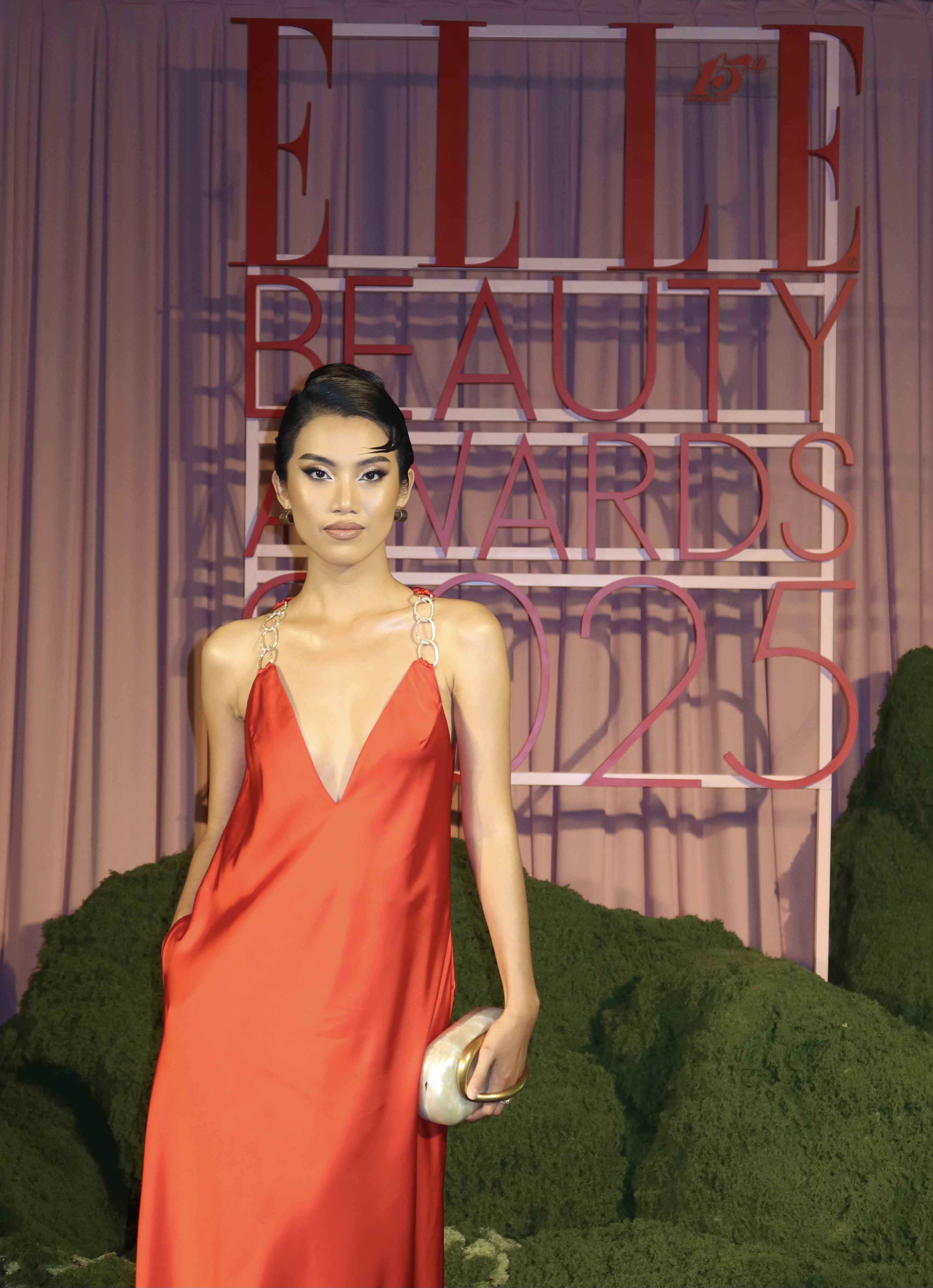 Cổ Ngân tại ELLE Beauty Awards 2025: Khi cảm xúc trở thành nghệ thuật của vẻ đẹp.