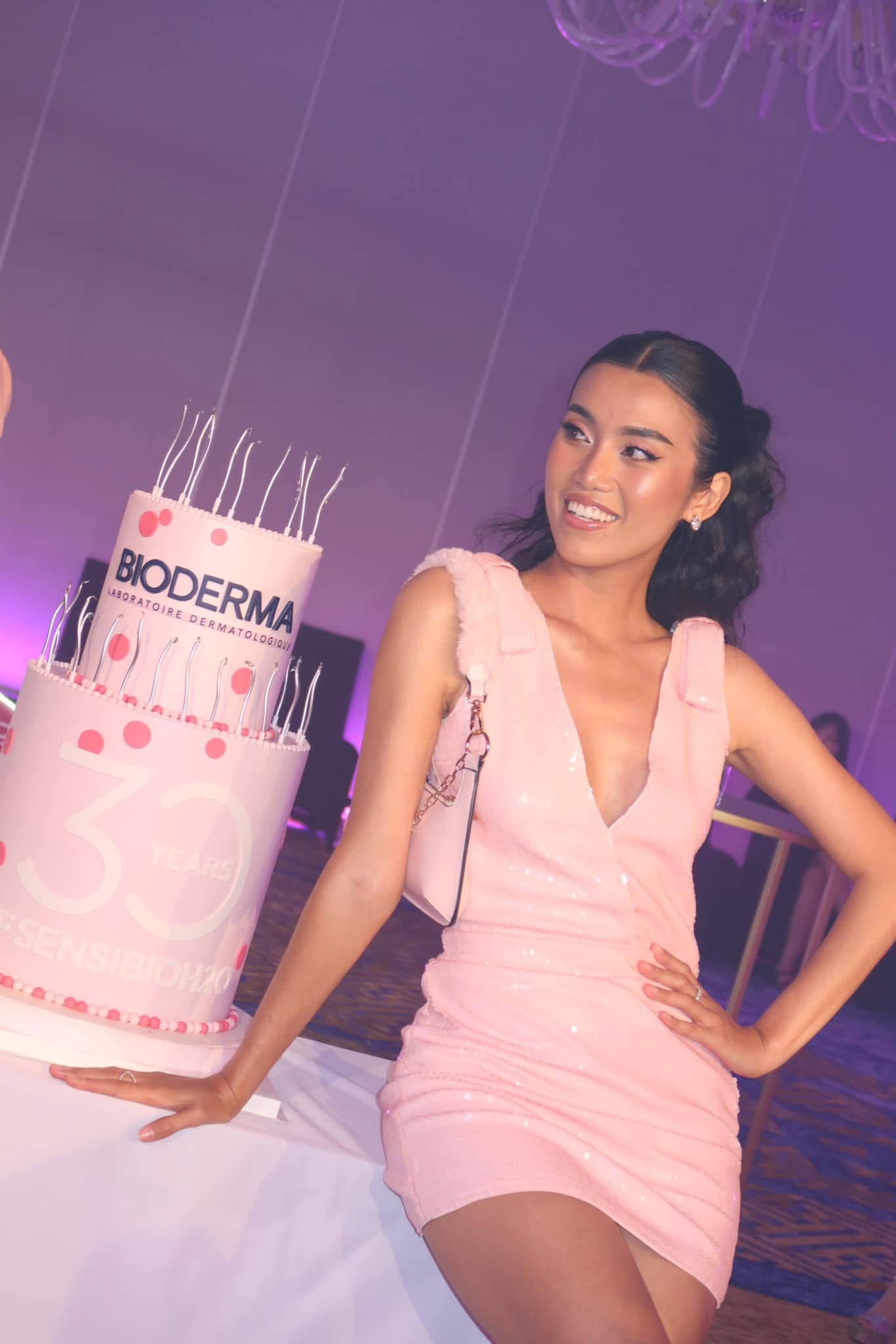 Cổ Ngân tỏa sáng tại lễ kỷ niệm 30 năm Sensibio – Bioderma: Bản giao hưởng của sắc hồng, cảm xúc và hành trình chăm sóc làn da nhạy cảm