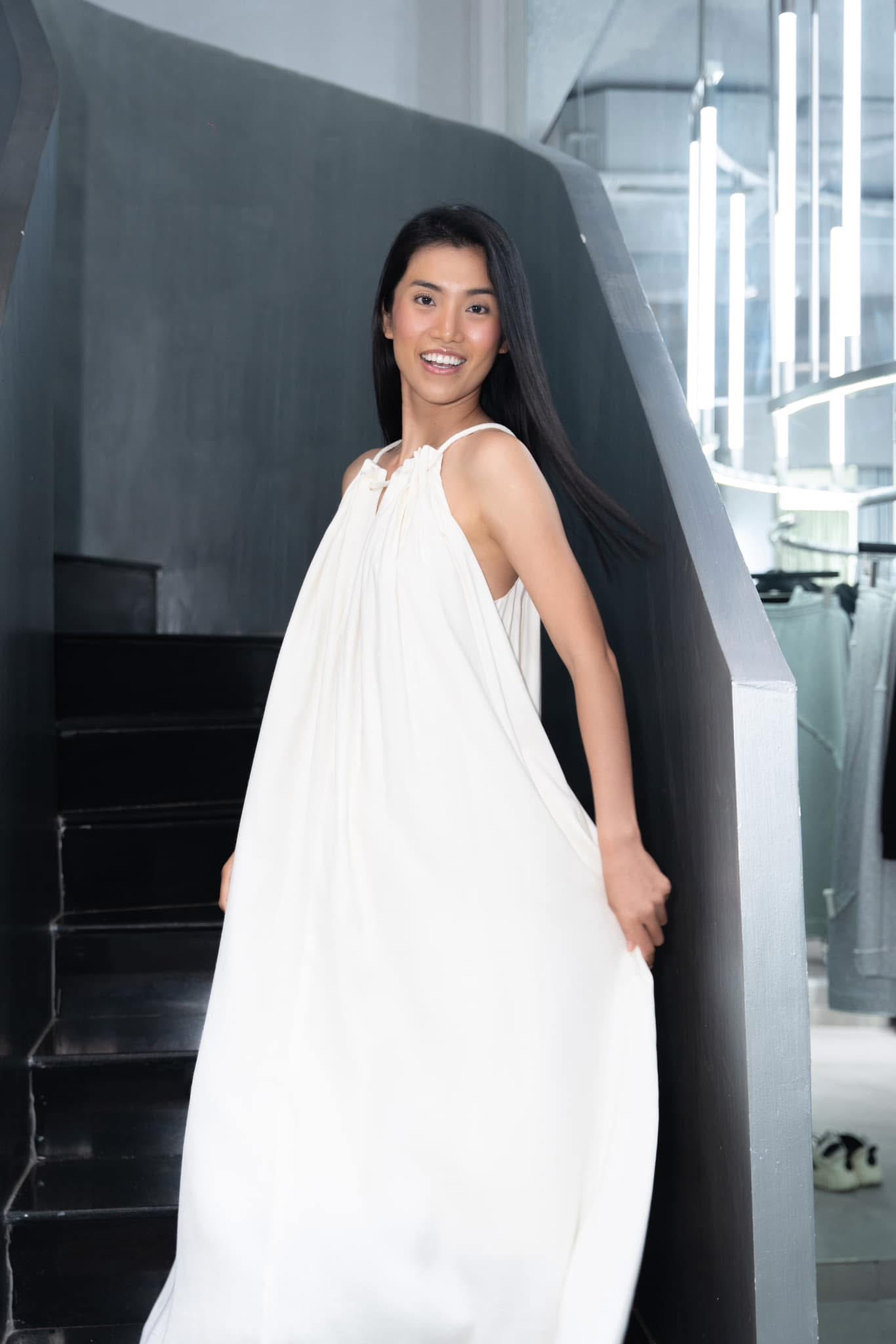 Chạm đến vẻ đẹp thanh lịch: Cổ Ngân và hành trình lựa chọn phong cách tối giản đầy cảm hứng.