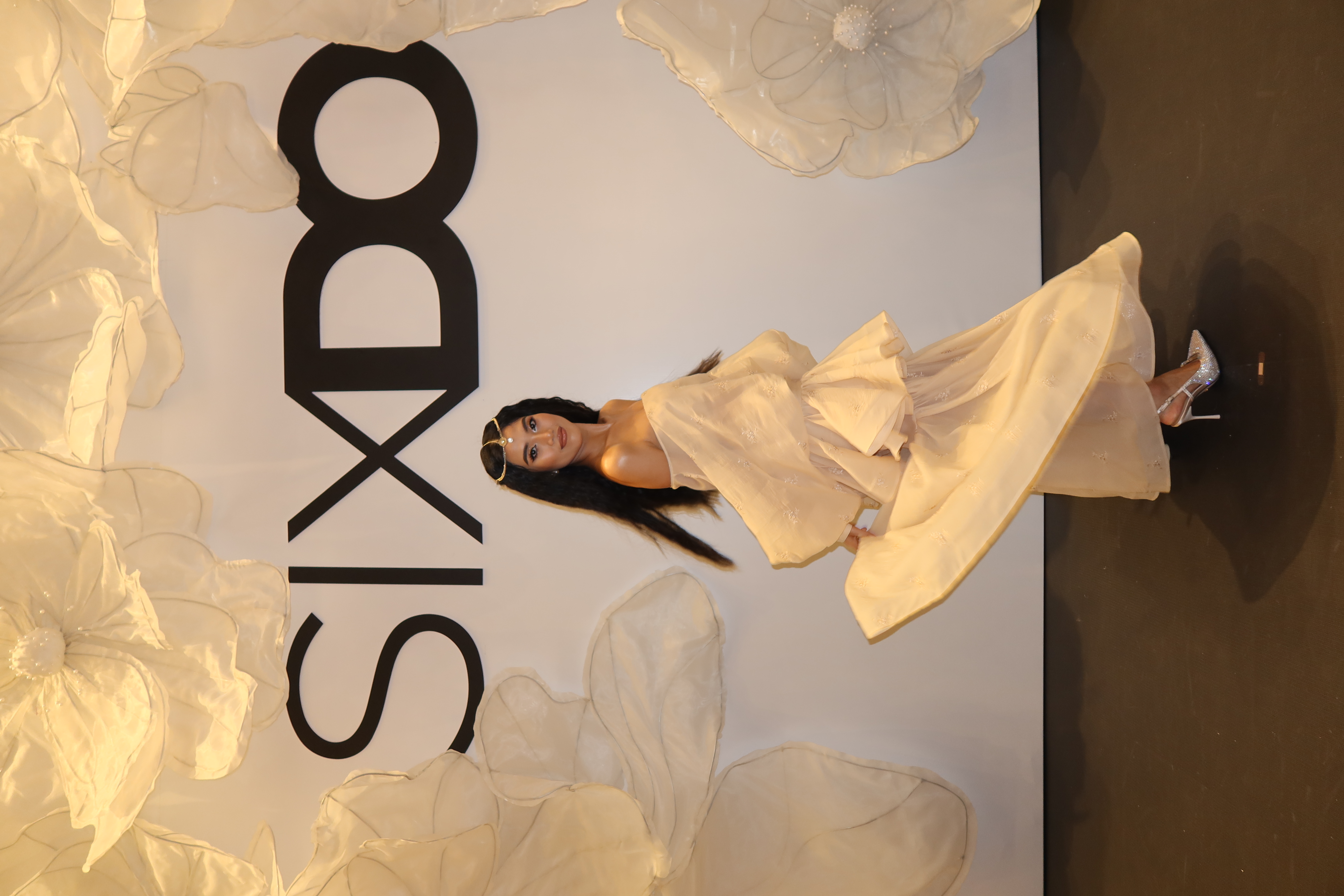 Khi ‘Yes’ bắt đầu hành trình mãi mãi: Gợi ý váy cưới thanh lịch cho nàng dâu yêu sự tối giản