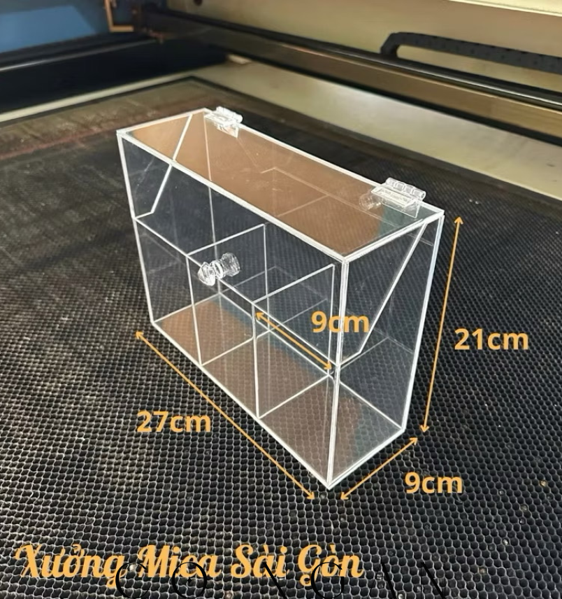 ￼Hộp đựng cọ trang điểm bằng Mica 3 ngăn 
